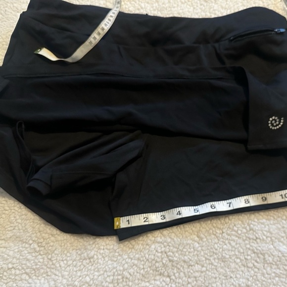 Be Inspired Women’s Black Skort size Large with Zipper pocket - Picture 7 of 8